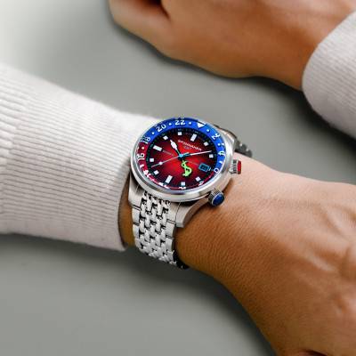 Spinnaker Bradner GMT Automatic SpongeBob SquarePants Bubbly Grins Limited Edition Watch - SP-5162-22 - Mr Krabs Red - Spinnaker