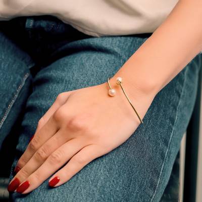 375 Yellow Gold & Cultured Pearl Flower Motif Flexible Bangle - Emanessence