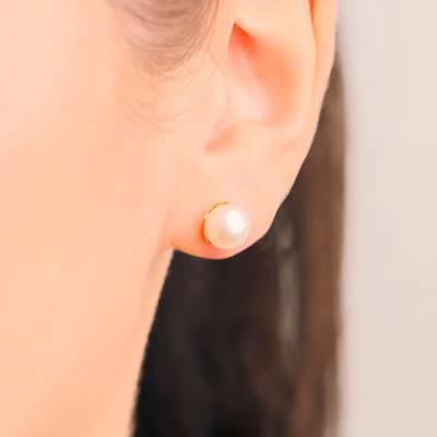 375/1000 Yellow Gold Floral Motif Stud Earrings & Cultured Pearl - Emanessence
