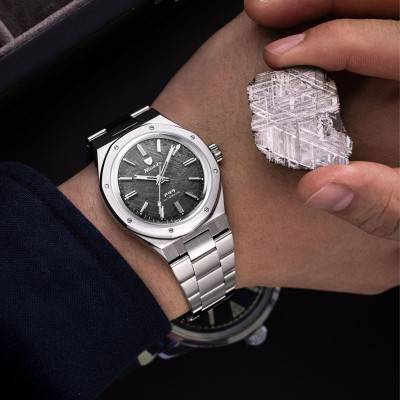 F77 41 Meteorite No Date 68041A77C Watch - Nivada Grenchen