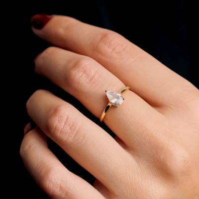 Bague Poire en Zircone, Or Jaune 375 - Emanessence