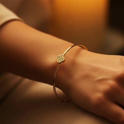 Sparkling Petal 375/1000 Yellow Gold Bangle Bracelet - Emanessence