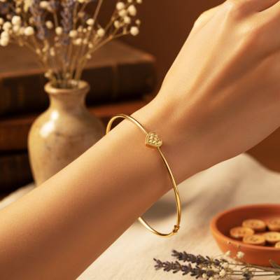 375 Yellow Gold Sparkling Heart Bangle - Emanessence