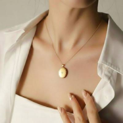 Pendentif Photo Ovale Etoile en Or Jaune 375 & Oxyde de Zirconium - Emanessence