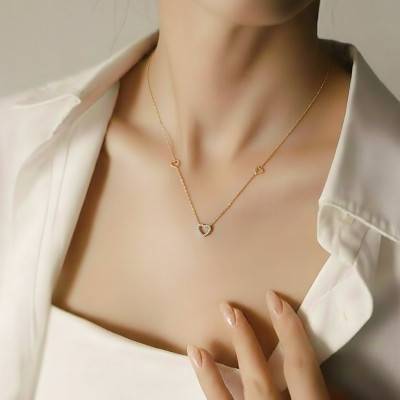 Collier Coeurs en Plaqué Or Jaune & Oxyde de Zirconium, Longueur 42 cm - Emanessence