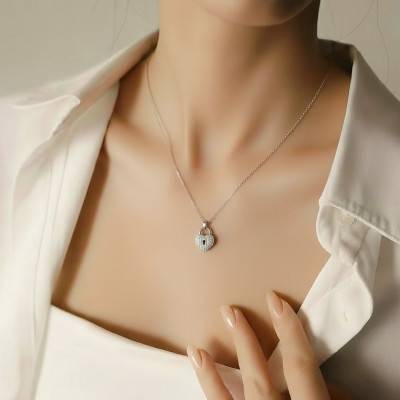 Collier Coeur Cadenas en Or Blanc 375 & Oxyde de Zirconium, Longueur 42 cm - Emanessence