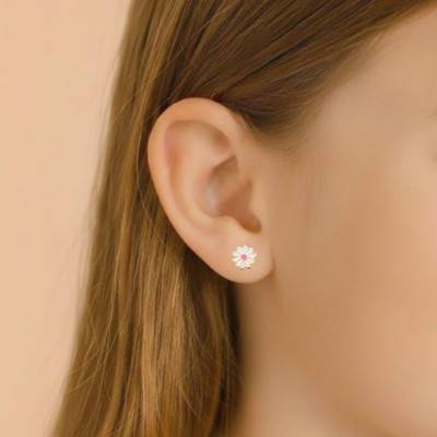 White Daisy Stud Earrings in 375 Yellow Gold & Enamel - Bambins