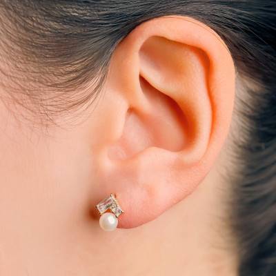 375/1000 Yellow Gold & Cubic Zirconia and Freshwater Cultured Pearl Stud Earrings - Emanessence