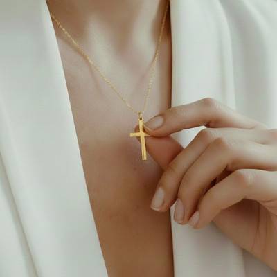 Pendentif Croix Ciselée en Étoile, Plaqué Or - Emanessence