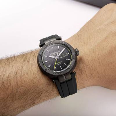 Montre Newport Carbon Titanium Automatique 1788CTN14CA - Herbelin