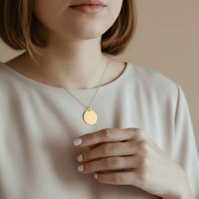 Pendentif Plaque Ronde à Graver en Plaqué Or, Diamètre 12 à 22 mm - Emanessence