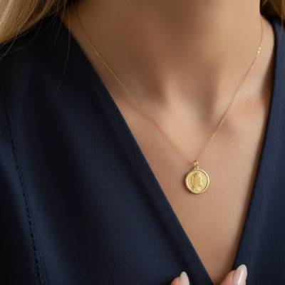 Gold-Plated Virgin Mary Medal, 17 mm Diameter - Emanessence