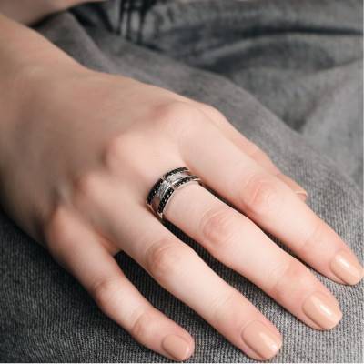 Bague Courbée en Or Blanc 750 & Diamants Blancs et Noirs 0,40 ct - Divine