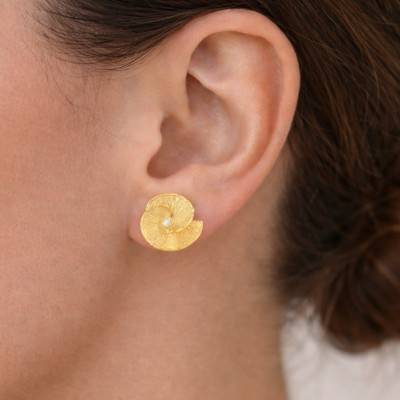 375 Yellow Gold & Diamond Striped Flower Stud Earrings - Emanessence