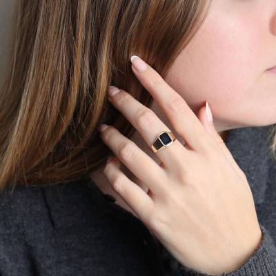 375/1000 Yellow Gold Black Top Rectangular Signet Ring - Imperium