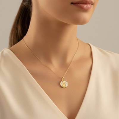 Médaille Ange en Prière en Or Jaune 375 & Nacre, Diamètre 14,50 mm - Lumiosa