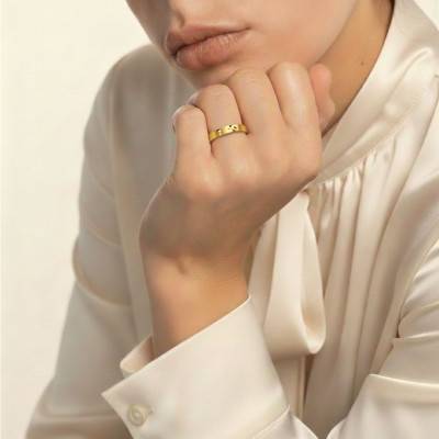 Alliance Ruban Brossée en Or Jaune 375 & Diamants de 0,015 ct, Largeur 3 à 5 mm - Amore