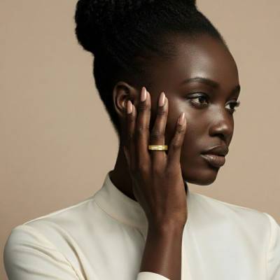 Alliance Ruban Brossée en Or Jaune 375 & Diamants 0,065 ct, Largeur de 3, 4 ou 5 mm - Amore