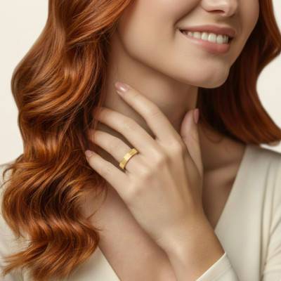 Alliance Ruban Mate Brossée en Or Jaune 375 & Diamant 0,008 ct, Largeur 4 ou 5mm - Amore