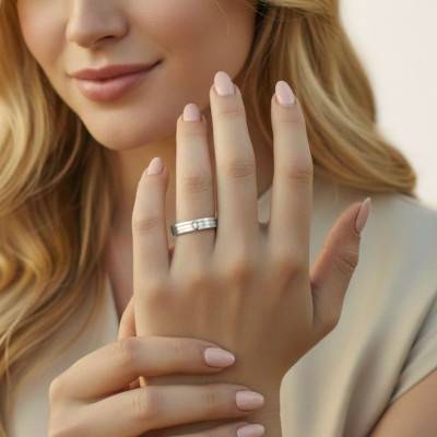 Alliance Ruban Brossée en Or Blanc 375 & Diamant 0,01ct, Largeur 2 à 5 mm - Amore