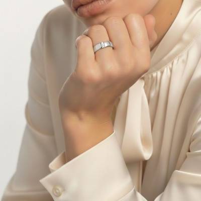 Alliance Demi-Bombée Polie en Or Blanc 375 & Diamants 0,04 ct, Largeur 5mm - Amore