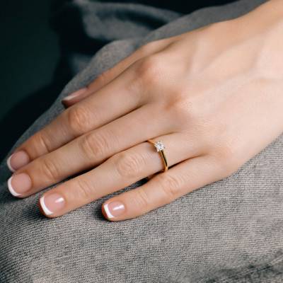 750 Yellow Gold Solitaire Ring & 0.18 ct Diamond - Divine