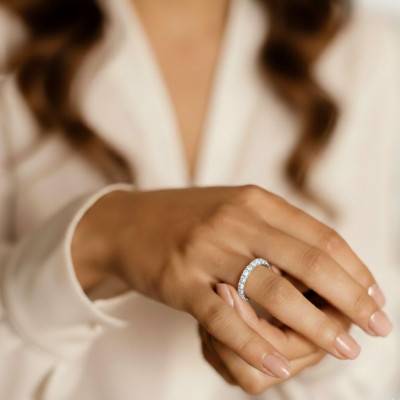 Alliance Ruban en Or Blanc 375 & Diamants de Synthèse, Largeur 1,9mm - Amore