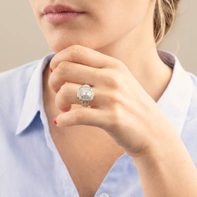 Diamond Halo Engagement Ring with 0.30 ct H SI1 Center Diamond in 750 Rhodium-Plated Yellow Gold - Divine