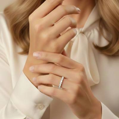 Alliance Ruban en Or Blanc 375 & Diamants de Synthèse, Largeur 2,2mm - Amore