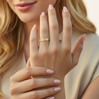 Alliance Concave Brossée en Or Jaune 375 & Diamants de Synthèse 0,05 ct, Largeur 3 à 5 mm - Amore