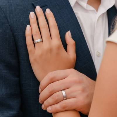 Alliance Demi-Bombée en Or Blanc 375, Largeur 4 ou 5mm - Amore