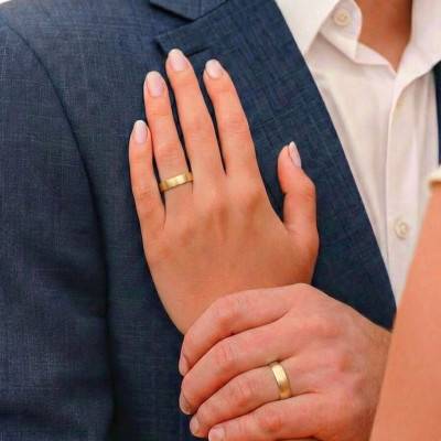 Alliance Ruban Striée en Or Jaune 375, Largeur 4 et 5 mm - Amore