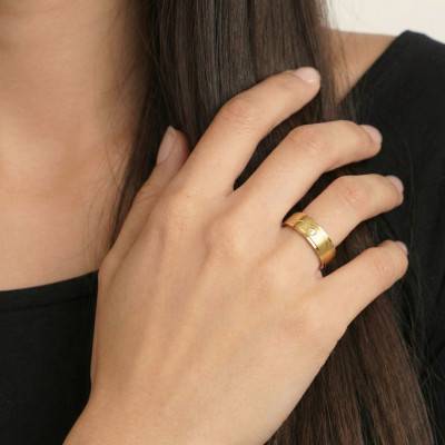 Alliance Demi-Bombée Brossée Rainurée en Or Jaune 375 & Diamant 0,02 ct, Largeur 5mm - Amore