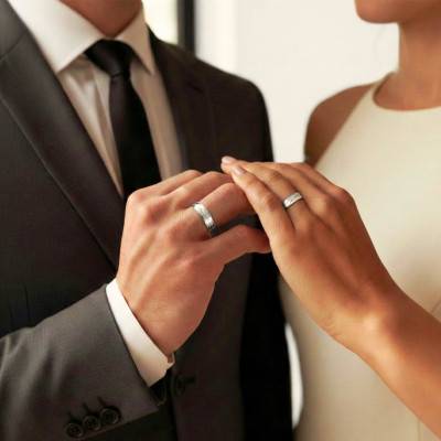 Alliance Brossée et Ciselée en Or Blanc 375, Largeur 4 ou 5 mm - Amore