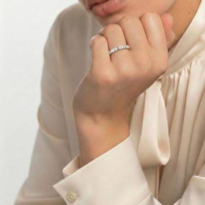 Alliance Ruban Crantée en Or Blanc 375 & Diamants de Synthèse, Largeur 2,20 mm - Amore