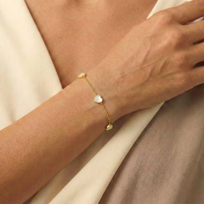 375/1000 Yellow Gold & White Mother-of-Pearl Heart Petals Bracelet, 19 cm Length - Aurora