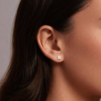 1 Boucle d'Oreille Puce en Or Jaune 750 & Diamant Princesse - Emanessence