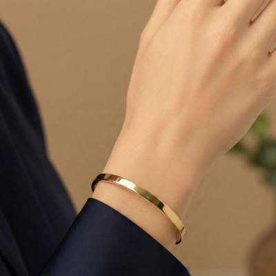 750 Yellow Gold Solid Rectangle Wire Bangle, 65mm Diameter, 2mm Width - Emanessence
