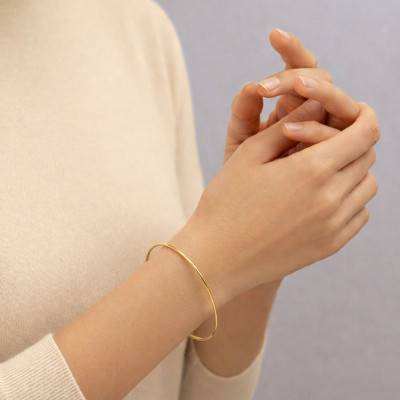 750/1000 Yellow Gold Solid Round Wire Bangle Bracelet, 45 mm Diameter, 1 mm to 3.60 mm Width - Emanessence