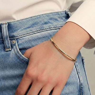 18K Yellow Gold Flat Half-Bangle Bracelet, 63 mm Diameter, 3 mm to 8 mm Width - Emanessence