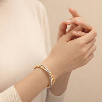 Tri-Color 18K Gold Interlaced Flat Half-Bangle Bracelet, 63 mm Diameter, Width from 2.40 mm to 6 mm - Emanessence