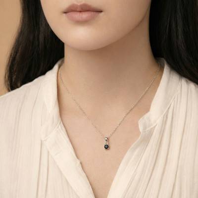 750/1000 White Gold & Black Diamond Pendant - Emanessence