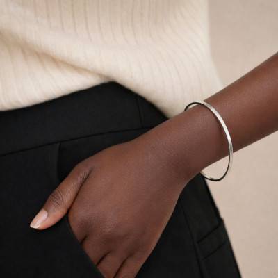 18K White Gold Solid Flat Half-Bangle Bracelet, 67 mm Diameter, 3 mm to 5 mm Width - Emanessence