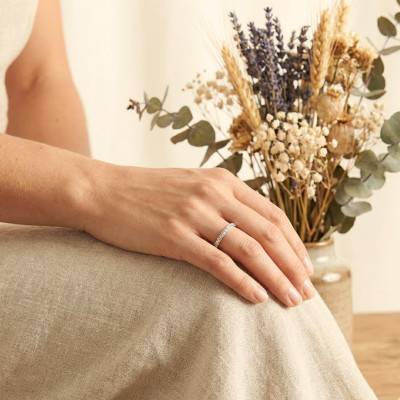 Alliance Ruban Standard Diamantée en Or Blanc 375 ou 750, Largeur 2 mm - Fair'Belle