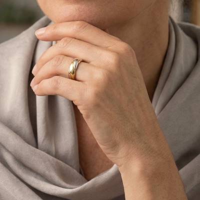 Standard Toluca Two-Tone 375 Gold Wedding Ring, Width 5 mm - Maison Girard