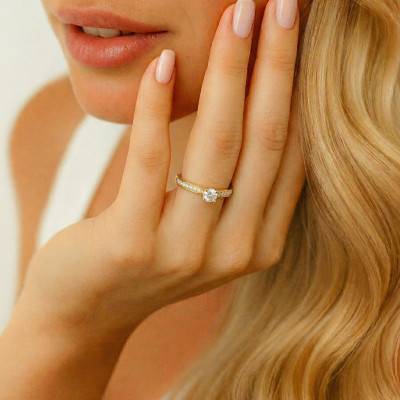 Diamond Solitaire Ring with Accents 0.20 ct in 750/1000 Yellow Gold - Alliantine