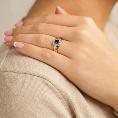 Bague Solitaire Accompagné Saphir 0,475 ct et Halo de Diamants 0,024 ct en 2 Ors 750 - Joelli