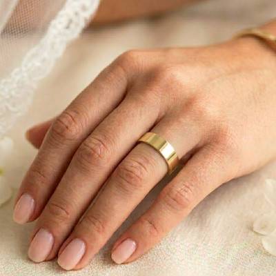 750/1000 Yellow Gold Comfort Ribbon Wedding Ring, Width 5 mm - Amore