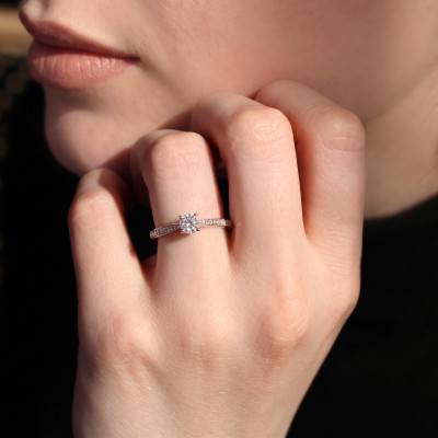 Alice 750 White Gold Diamond 0.30 ct Solitaire Ring with Side Stones - Alliantine