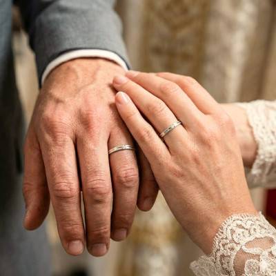 Alliance Ruban Plat Confort Rainurée et Diamant 0,01 ct en Or Blanc 375, Largeur 2,5 mm - Ocarat